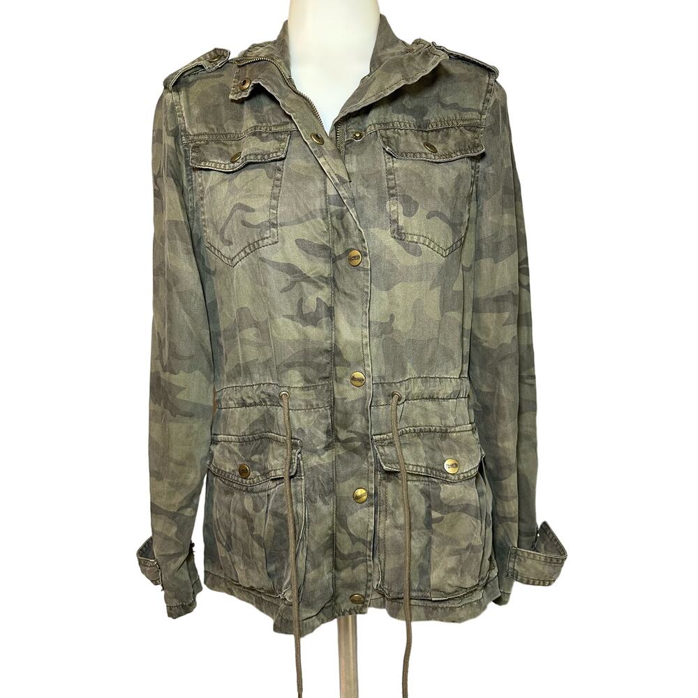 Nanette Lepore Jacket Women’s Size XS Camouflage Green Snaps Zippers Tencel